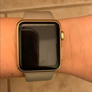 Good condition series 1 Apple Watch gold